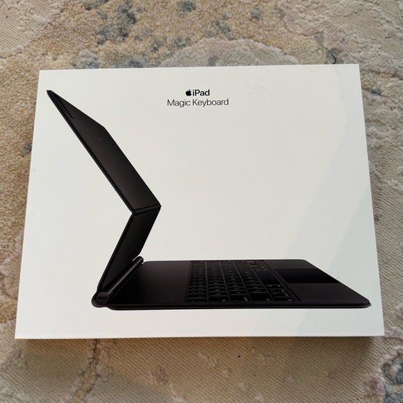 iPad Magic Keyboard (M2) - 12.9 inch - 4th/5th/6th Gen - Picture 2 of 6